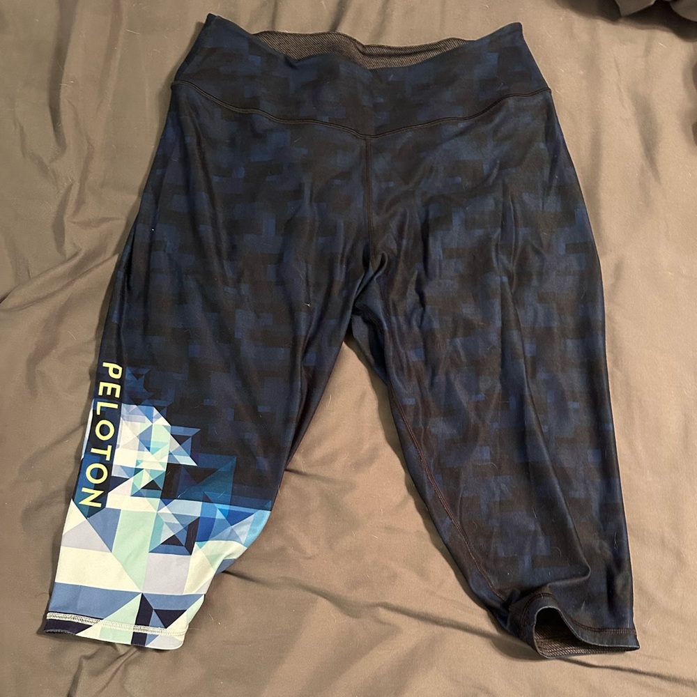 Peloton blue checker pattern capris. Size 3x.